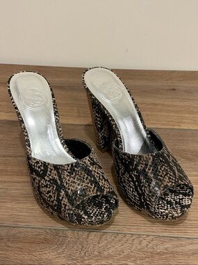 Jessica Simpson Brown and Black Snakeskin Peep-Toe Platform Heels